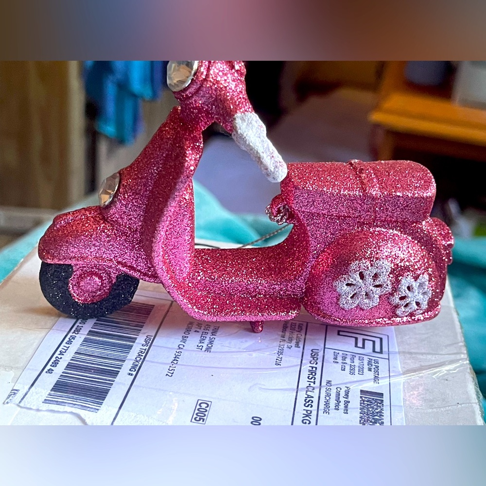Blown glass motor scooter glitter pink NWT also in green 5"white butterflies
